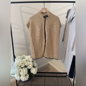 Tyler Boe cape, Size S, magnetic closure, faux leather trim